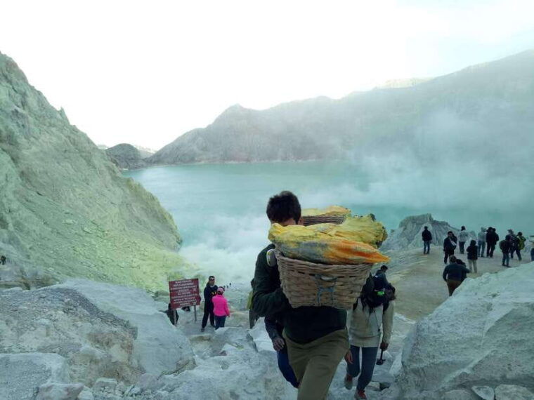 from-bali-ijen-crater-midnight-tour-from-bali
