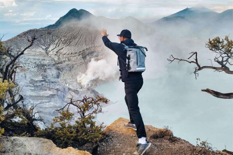 from-bali-ijen-volcano-sunrise-hike-with-transfer-all-fee