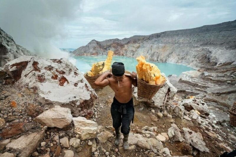 from-bali-kawah-ijen-midnight-blue-fire-with-drop-off-bali