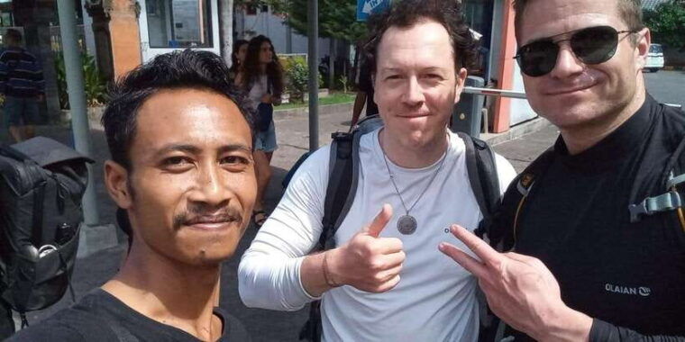 from-bali-kawah-ijen-midnight-blue-fire-with-drop-off-bali