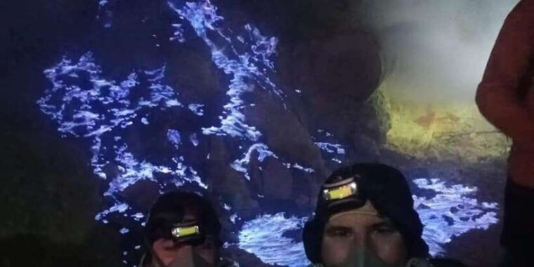 from-bali-mt-ijen-blue-fire-with-transfer-service