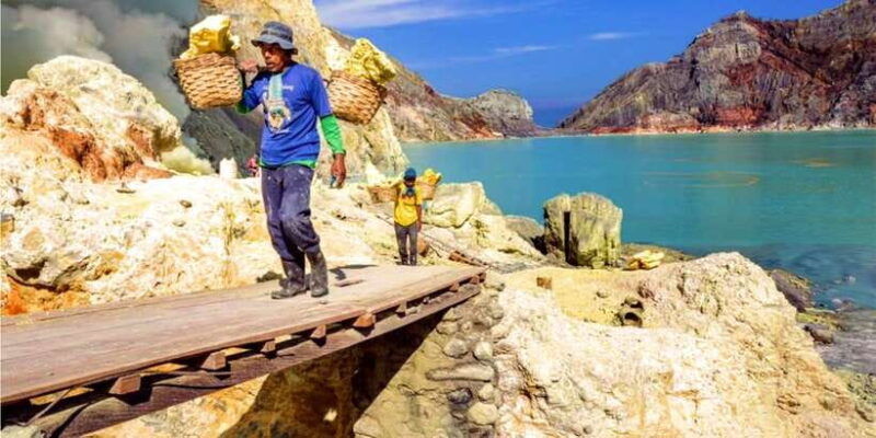 from-bali-or-banyuwangi-ijen-crater-sunrise-hike