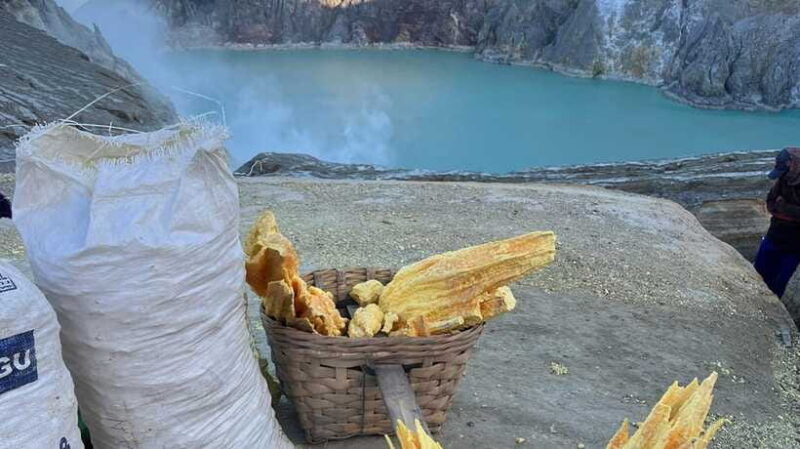 from-bali-surabaya-tumpak-sewu-bromo-ijen-4-day-tour