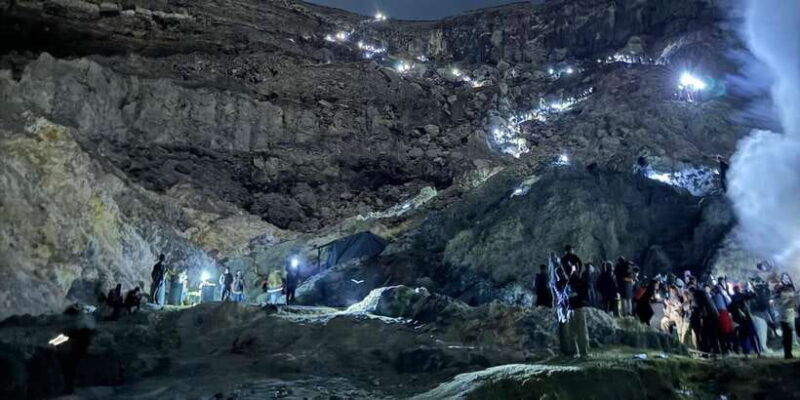 from-bali-the-majestic-mount-ijen-sunrise-trekking