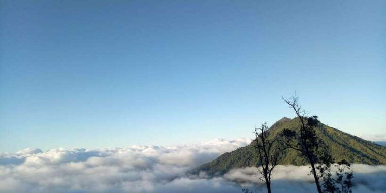 from-bali-the-majestic-mount-ijen-sunrise-trekking