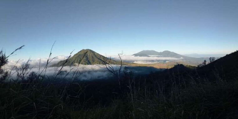 from-bali-the-majestic-mount-ijen-sunrise-trekking
