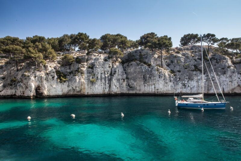 from-bandol-visit-the-13-calanques-of-cassis-marseille