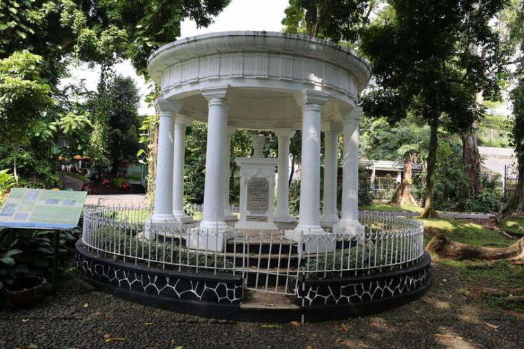 from-bandung-tea-plantation-and-botanical-garden-tour