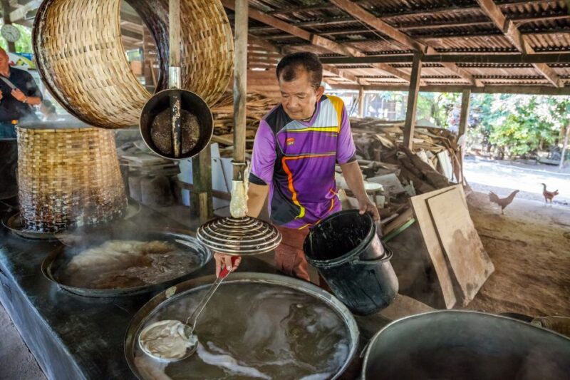from-bangkok-damnoen-saduak-floating-market-guided-tour