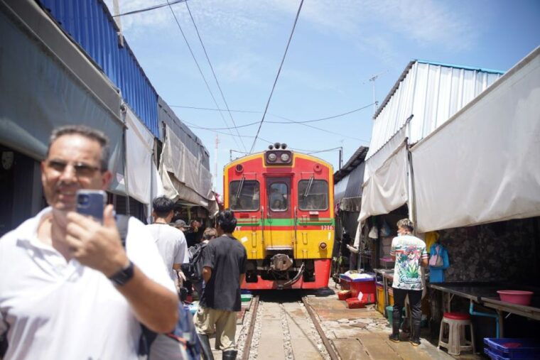 from-bangkok-meklong-railway-market-by-bus