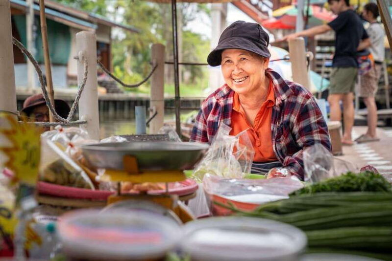 from-bangkok-railway-damnoen-saduak-floating-market-tour