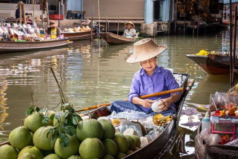 from-bangkok-railway-damnoen-saduak-floating-market-tour