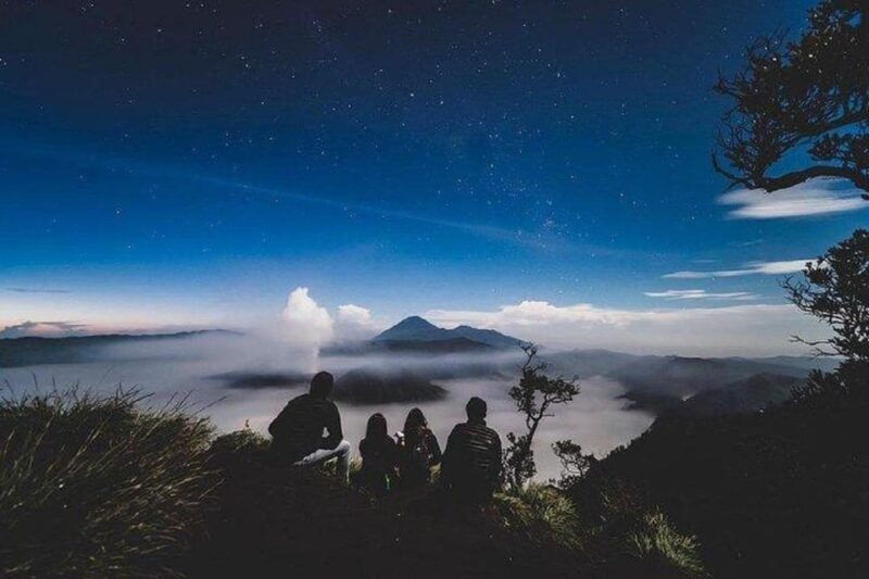 from-banyuwangi-mt-bromo-sunrise-tumpaksewu-kapasbiru