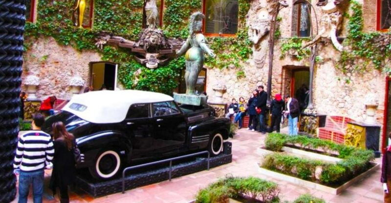 from-barcelona-dali-triangle-and-cadaques-tour