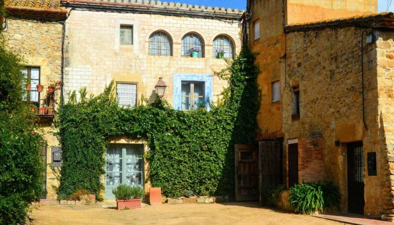 from-barcelona-girona-peratallada-full-day-private-tour