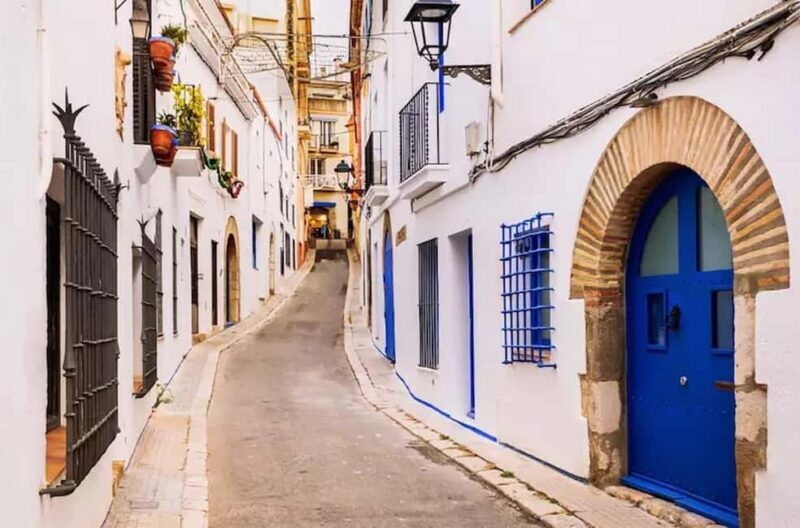 From Barcelona Montserrat, Codorniu Cava Cellars, and Sitges - Key Points