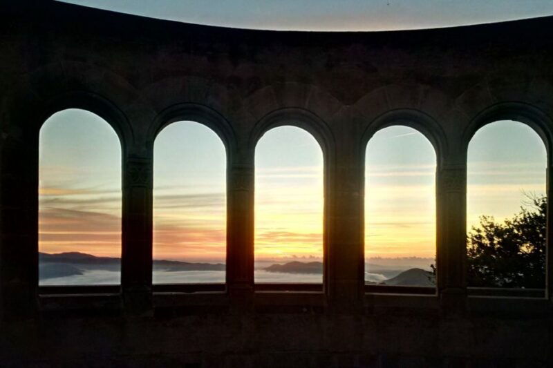 from-barcelona-montserrat-tour-rack-railway-licor-taste