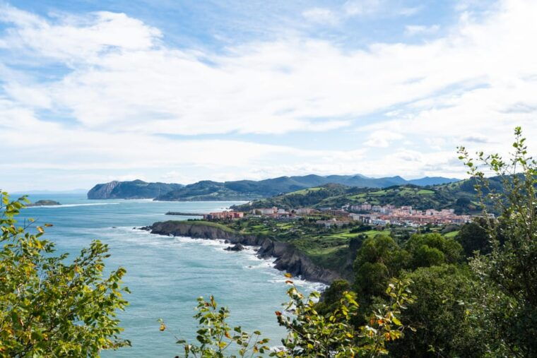 from-bilbao-gaztelugatxe-gernika-and-mundaka-group-tour