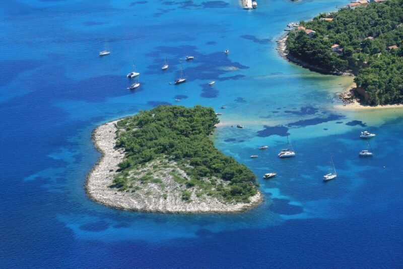 From Biograd: Golden Island of Vrgada Trip with Lunch - Dining and Refreshments: The Lunch on Board