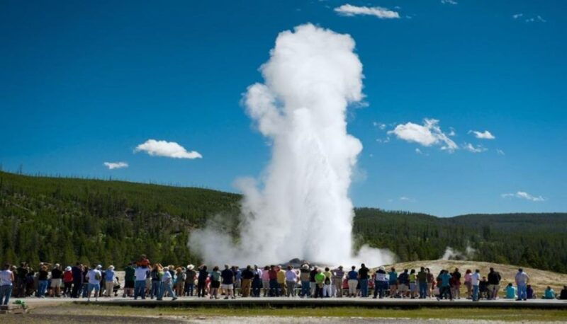 from-bozeman-yellowstone-teton-tour-3-days-2-nights