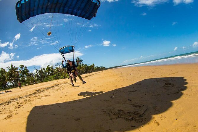 From Cairns: Tandem Skydive Experience over Mission Beach - An In-Depth Look at the Mission Beach Skydiving Experience
