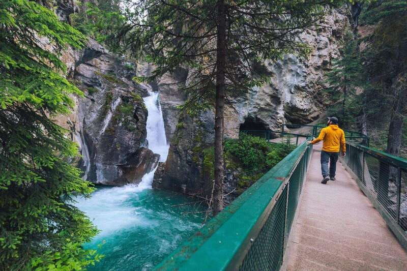 from-calgary-banff-moraine-lake-and-lake-louise-tour