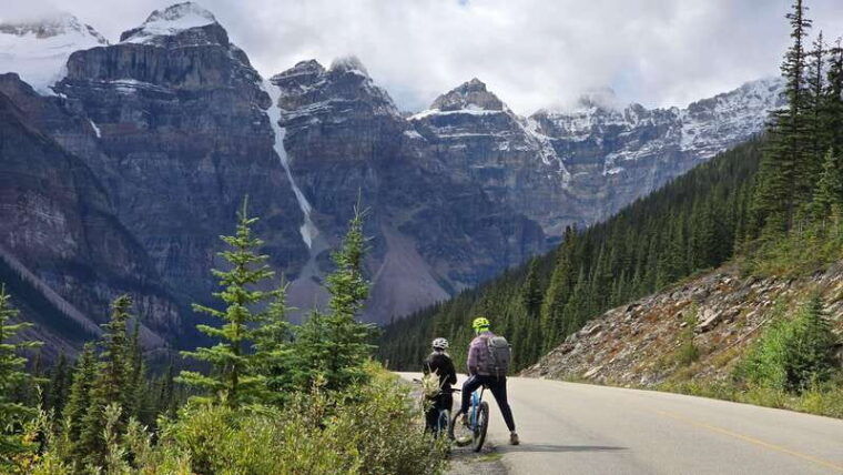 from-calgary-banff-moraine-lake-lake-louise-half-day-tour