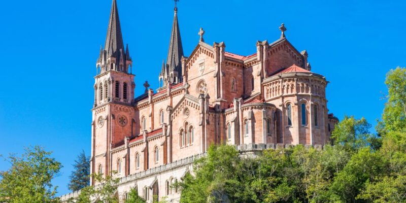 from-cangas-de-onis-lakes-of-covadonga-guided-day-trip