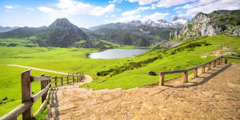 from-cangas-de-onis-lakes-of-covadonga-guided-day-trip