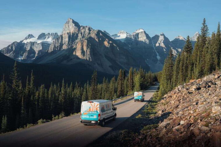 from-canmore-banff-moraine-lake-lake-louise-2hours-each