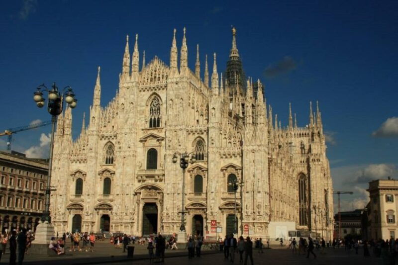 from-cannobio-day-trip-to-milan
