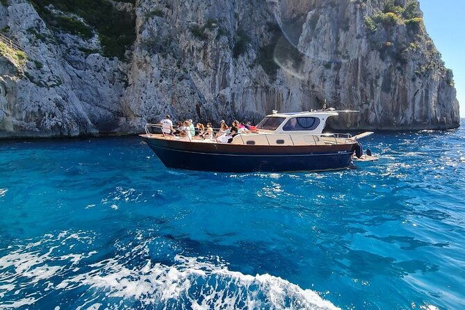 from-castellammare-di-stabia-capri-blue-grotto-boat-tour