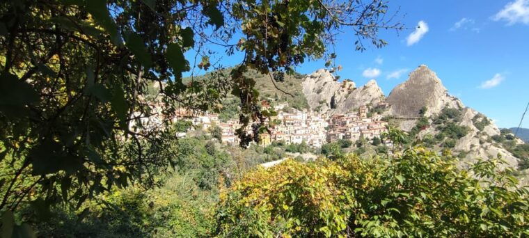 from-castelmezzano-guided-hike-to-pietrapertosa-and-back