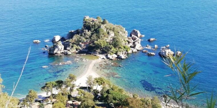 from-catania-guided-tour-of-mount-etna-and-taormina