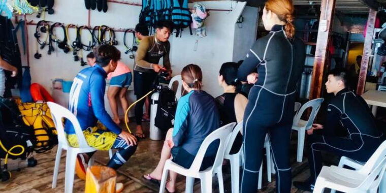 from-cebu-city-scuba-diving-with-whale-sharks-trip-in-oslob