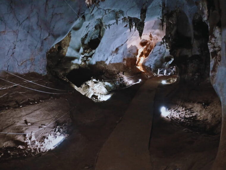 from-chang-mai-tham-muang-on-cave-day-trip