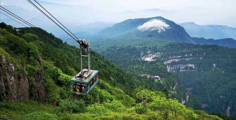 from-chengdu-mount-emei-day-trip-with-golden-summit-visit