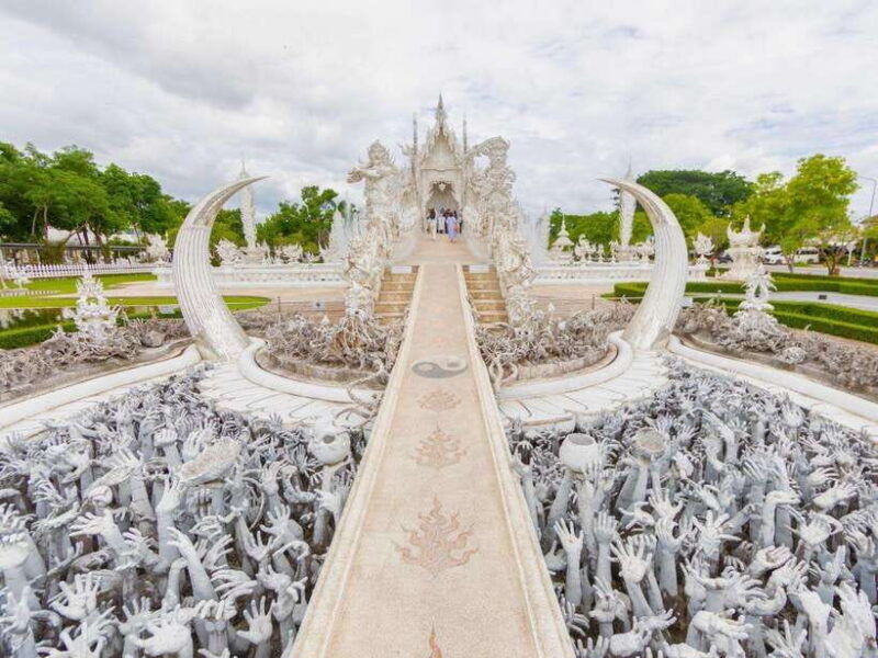 from-chiang-mai-chiang-rai-famous-temples-guided-tour