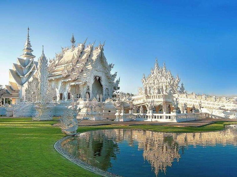 from-chiang-mai-chiang-rai-famous-temples-guided-tour