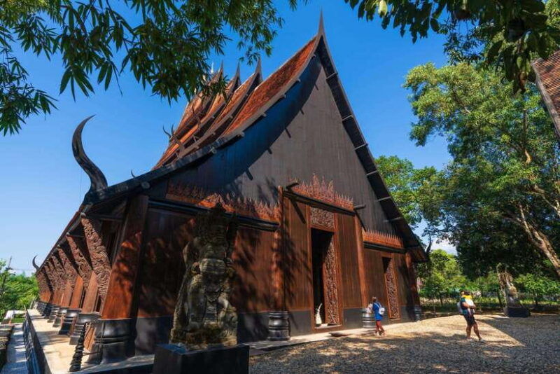 from-chiang-mai-chiang-rai-white-blue-templeblack-house
