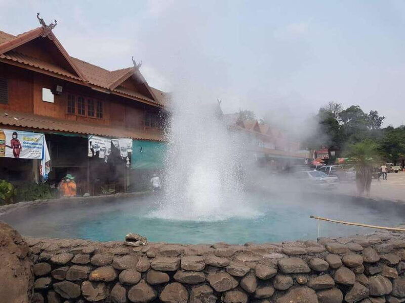 from-chiang-mai-chiang-rai-white-blue-templeblack-house