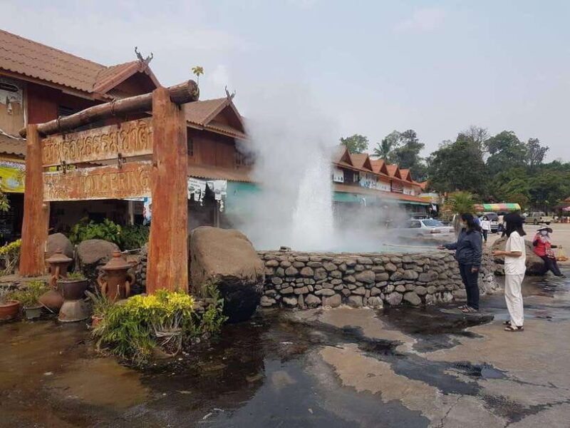 from-chiang-mai-chiang-rai-white-blue-templeblack-house