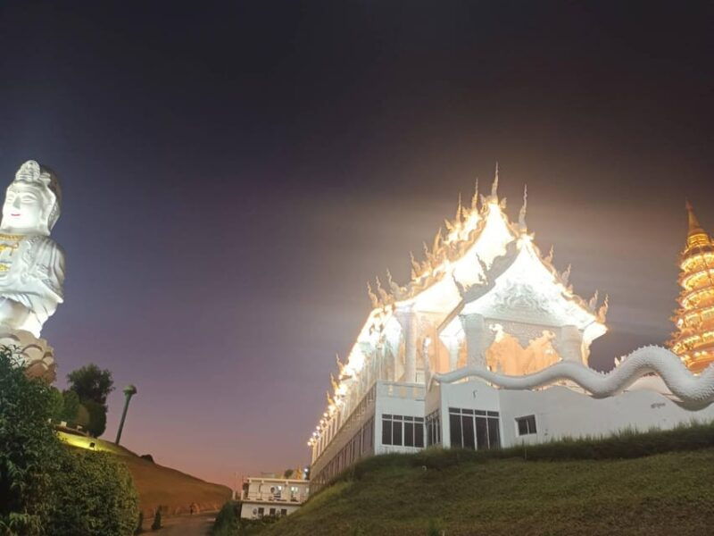 from-chiang-mai-day-trip-chiang-rai-white-blue-red-temple