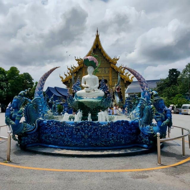from-chiang-mai-day-trip-chiang-rai-white-blue-red-temple