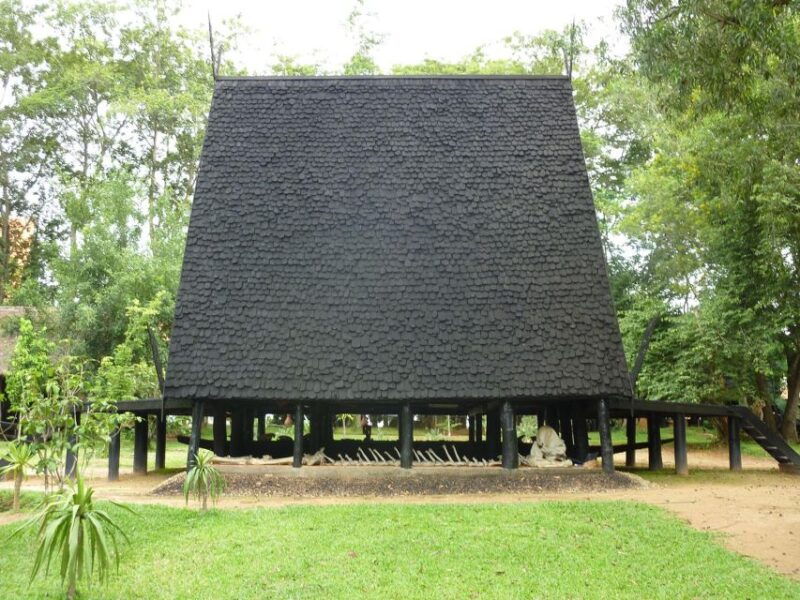 from-chiang-mai-white-temple-black-house-and-blue-temple