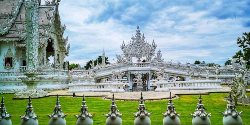from-chiang-mai-white-temple-black-house-and-blue-temple