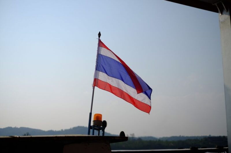 from-chiang-mai-white-temple-golden-triangle-day-trip