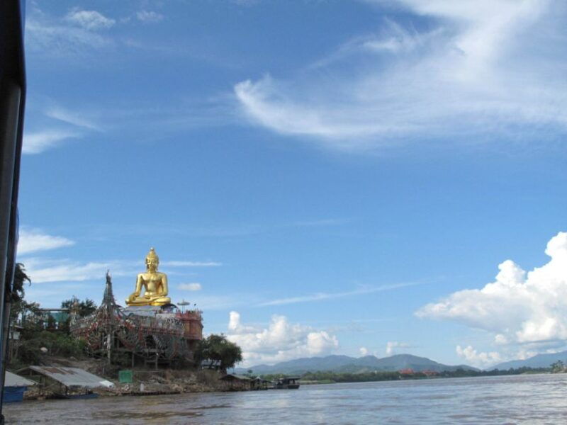 from-chiang-mai-white-temple-golden-triangle-day-trip