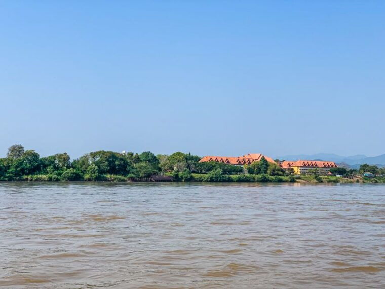 from-chiang-mai-white-temple-golden-triangle-day-trip