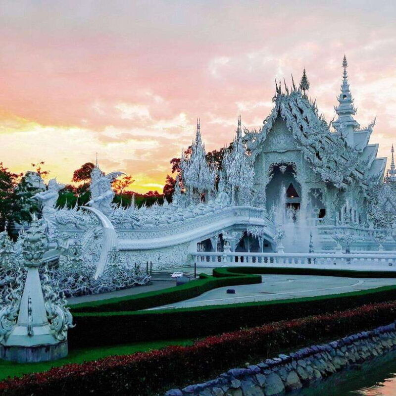 from-cm-chiang-rai-white-blue-red-black-temple-with-lunch